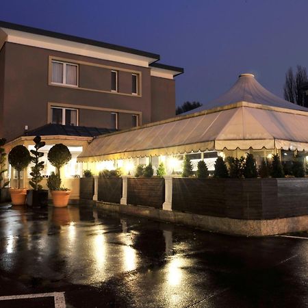 Bivius Hotel Restaurant Luxembourg Strassen Buitenkant foto