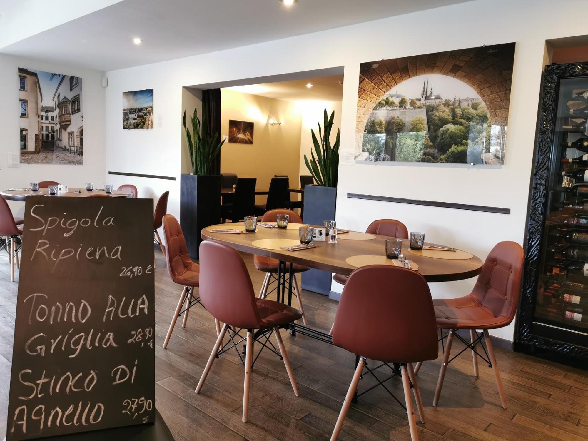 Bivius Hotel Restaurant Luxembourg Strassen Buitenkant foto