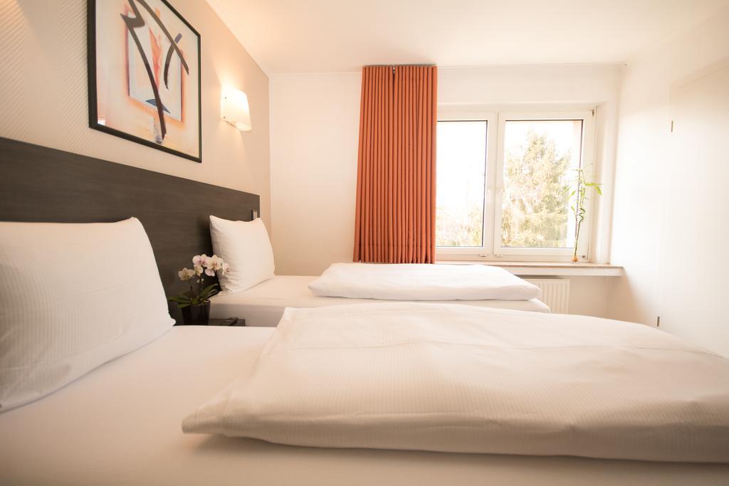 Bivius Hotel Restaurant Luxembourg Strassen Buitenkant foto
