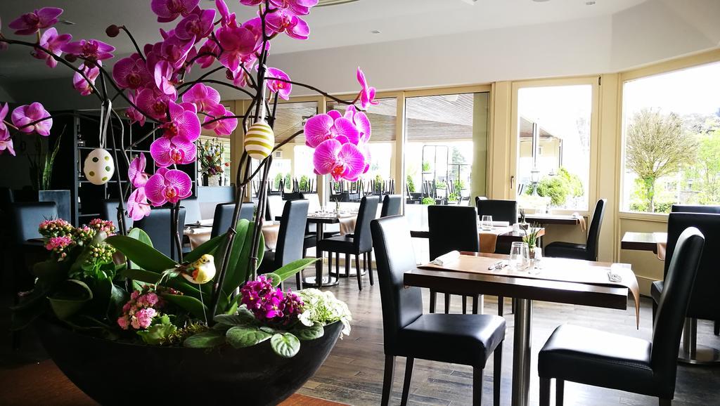 Bivius Hotel Restaurant Luxembourg Strassen Buitenkant foto