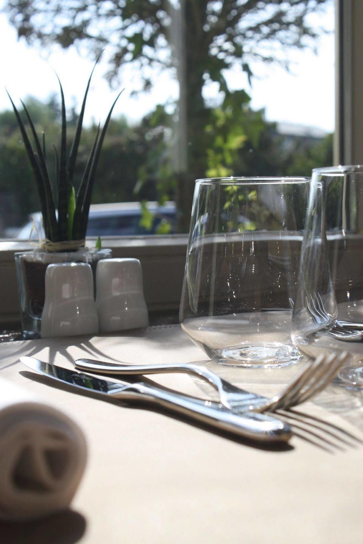 Bivius Hotel Restaurant Luxembourg Strassen Buitenkant foto