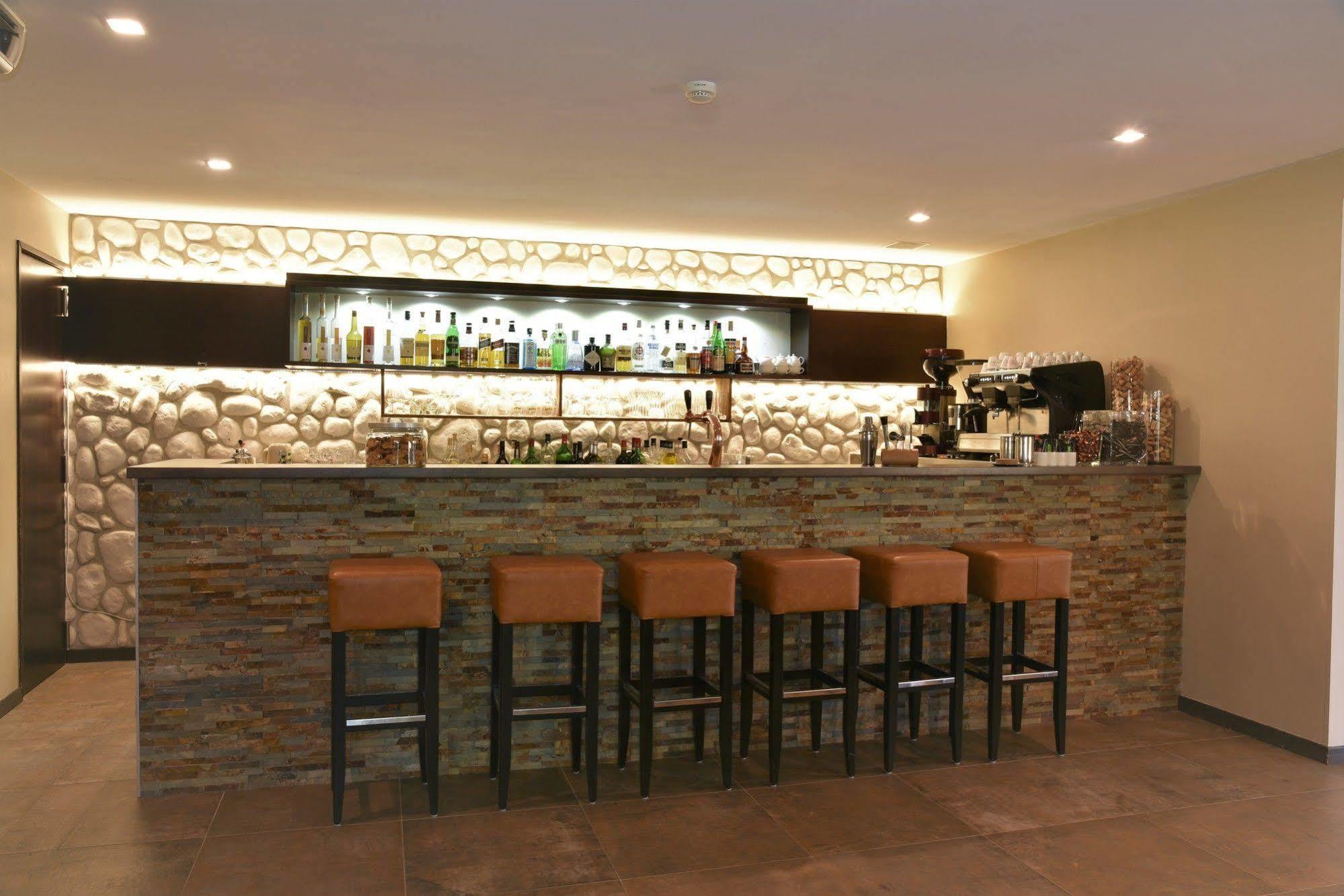 Bivius Hotel Restaurant Luxembourg Strassen Buitenkant foto
